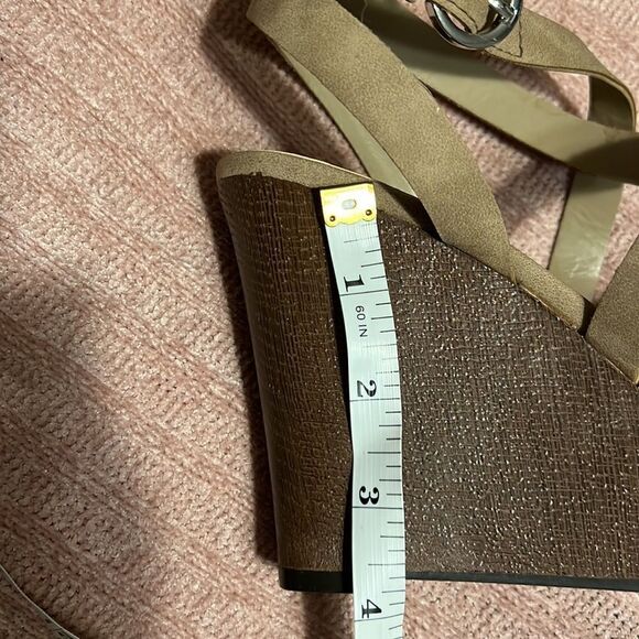 Indigo Road. Beige wedges. Size 7.5 - Picture 5 of 5